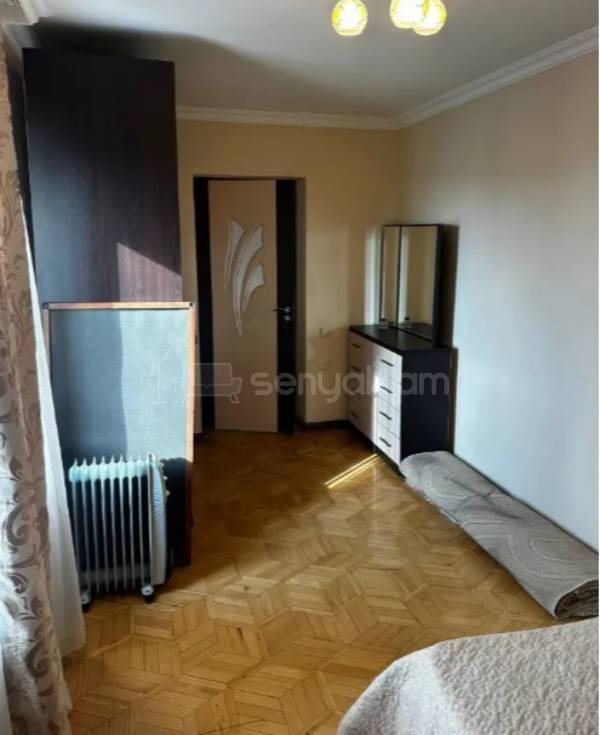 3 Սենյականոց Բնակարան Քարե Շենքում, 74քմ, 4/4 հարկ, Կապիտալ Վերանորոգված, Կահավորված, Արևկող