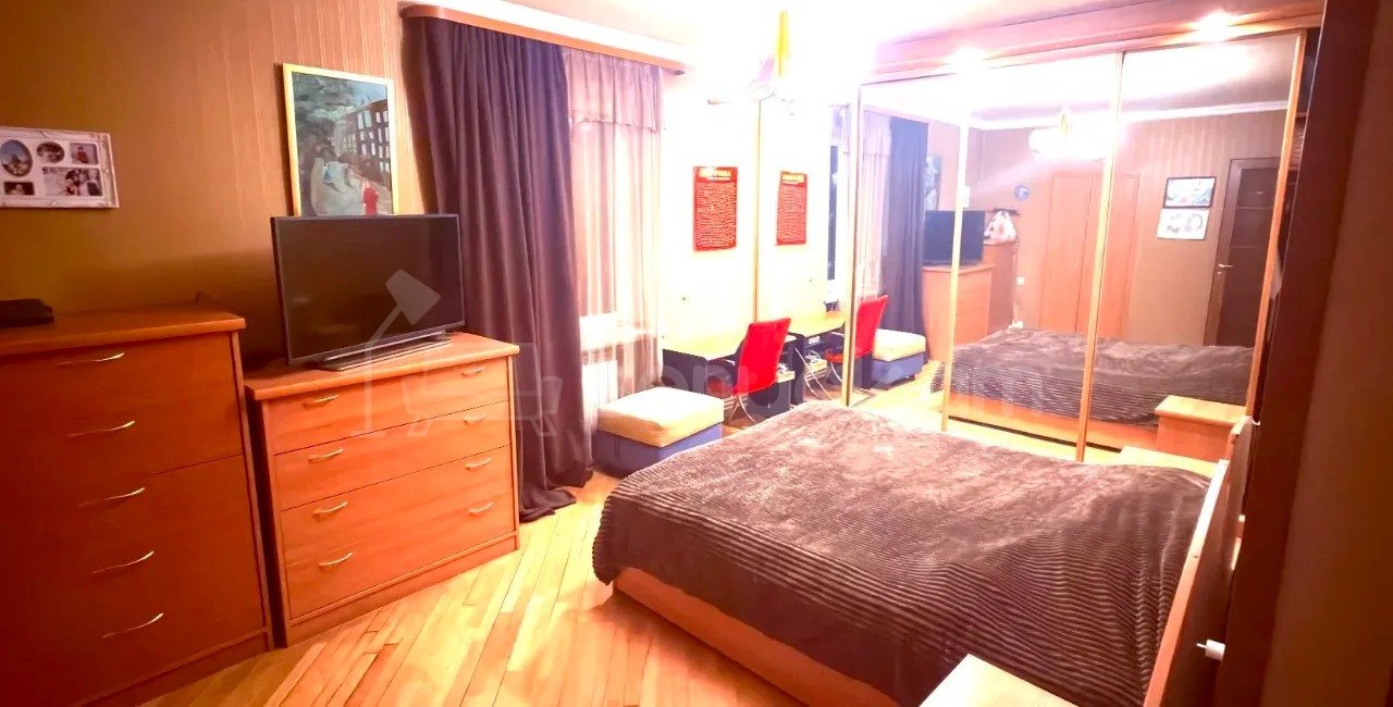 4 Սենյականոց Բնակարան Քարե Շենքում, 107քմ, 5/5 հարկ, Կապիտալ Վերանորոգված