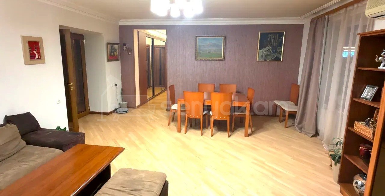 4 Սենյականոց Բնակարան Քարե Շենքում, 107քմ, 5/5 հարկ, Կապիտալ Վերանորոգված