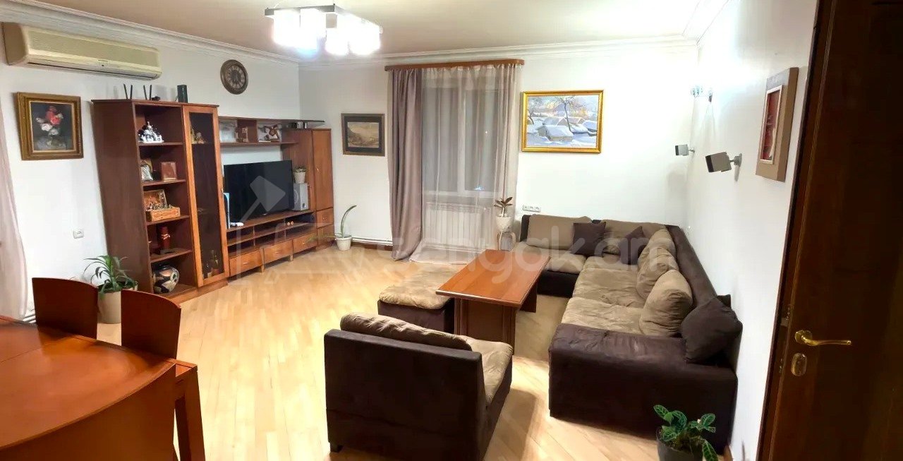 4 Սենյականոց Բնակարան Քարե Շենքում, 107քմ, 5/5 հարկ, Կապիտալ Վերանորոգված