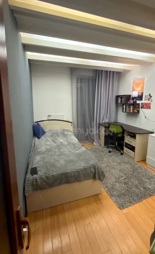 4 Սենյականոց Բնակարան Քարե Շենքում, 107քմ, 5/5 հարկ, Կապիտալ Վերանորոգված