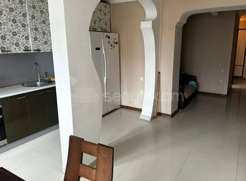 3 Սենյականոց Բնակարան Քարե Շենքում, 74քմ, 4/4 հարկ, Կապիտալ Վերանորոգված, Կահավորված, Արևկող