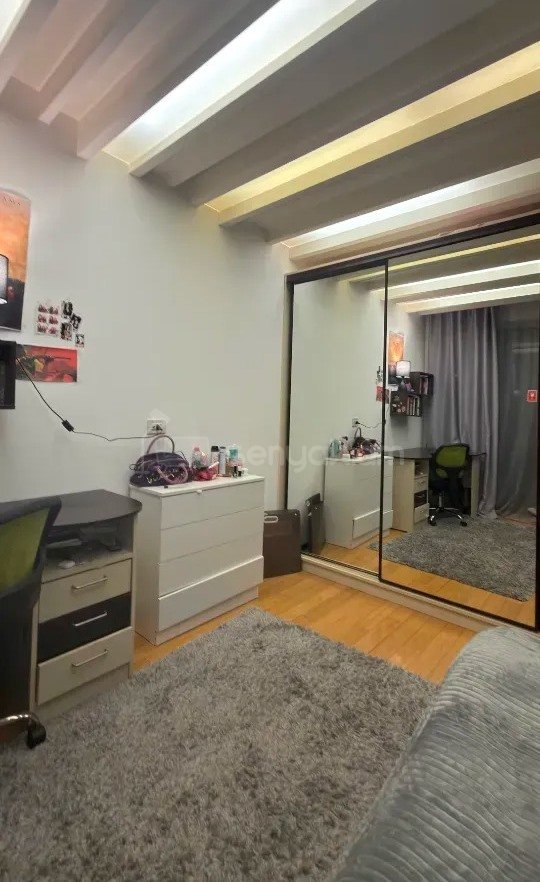 4 Սենյականոց Բնակարան Քարե Շենքում, 107քմ, 5/5 հարկ, Կապիտալ Վերանորոգված