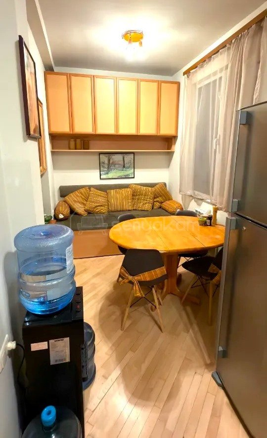 4 Սենյականոց Բնակարան Քարե Շենքում, 107քմ, 5/5 հարկ, Կապիտալ Վերանորոգված