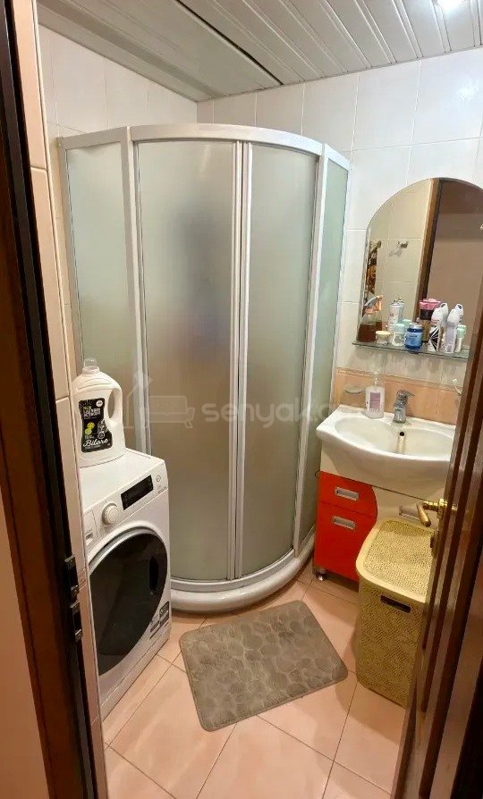 4 Սենյականոց Բնակարան Քարե Շենքում, 107քմ, 5/5 հարկ, Կապիտալ Վերանորոգված