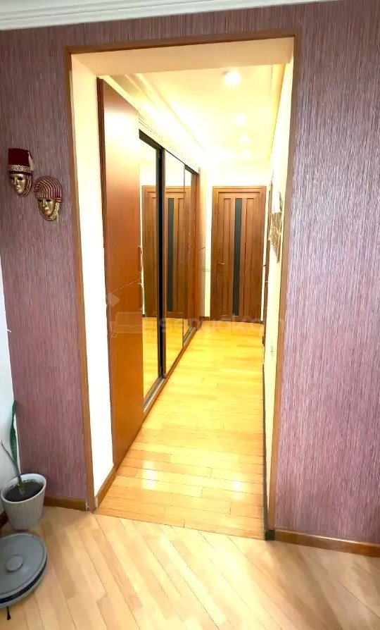 4 Սենյականոց Բնակարան Քարե Շենքում, 107քմ, 5/5 հարկ, Կապիտալ Վերանորոգված