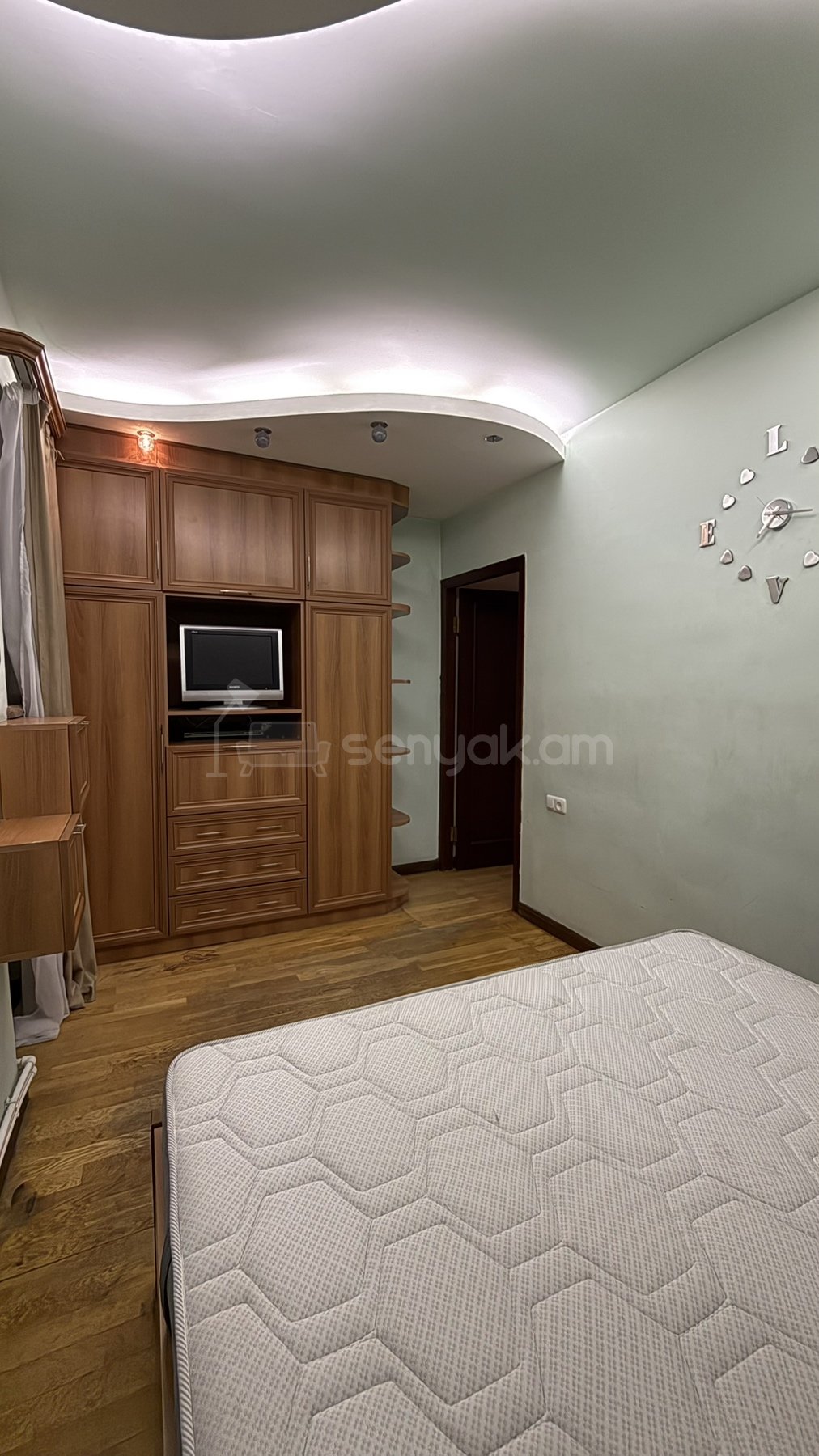 4 Սենյականոց Բնակարան Քարե Շենքում, 85քմ, 2/5 հարկ, Կապիտալ Վերանորոգված