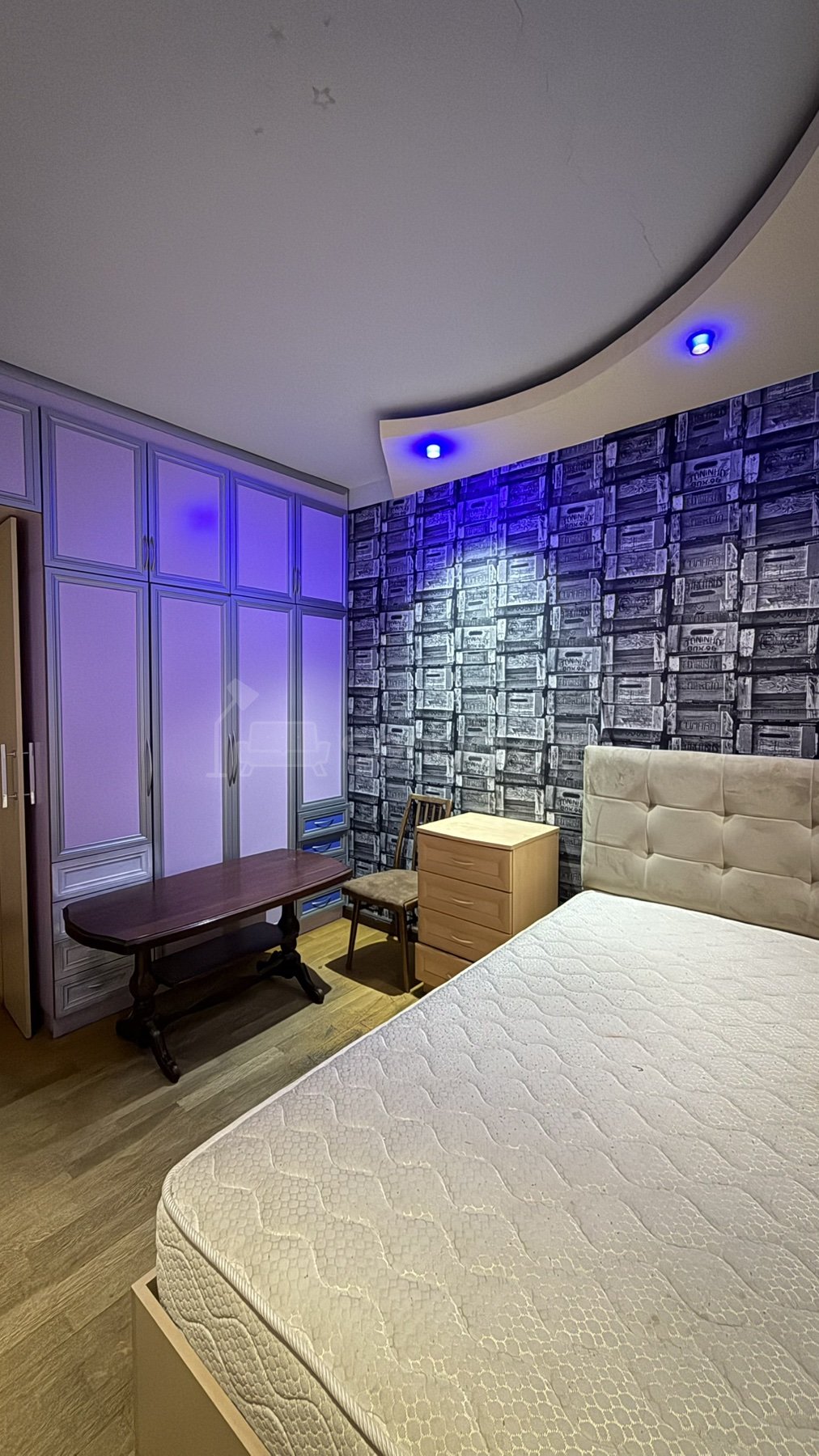 4 Սենյականոց Բնակարան Քարե Շենքում, 85քմ, 2/5 հարկ, Կապիտալ Վերանորոգված