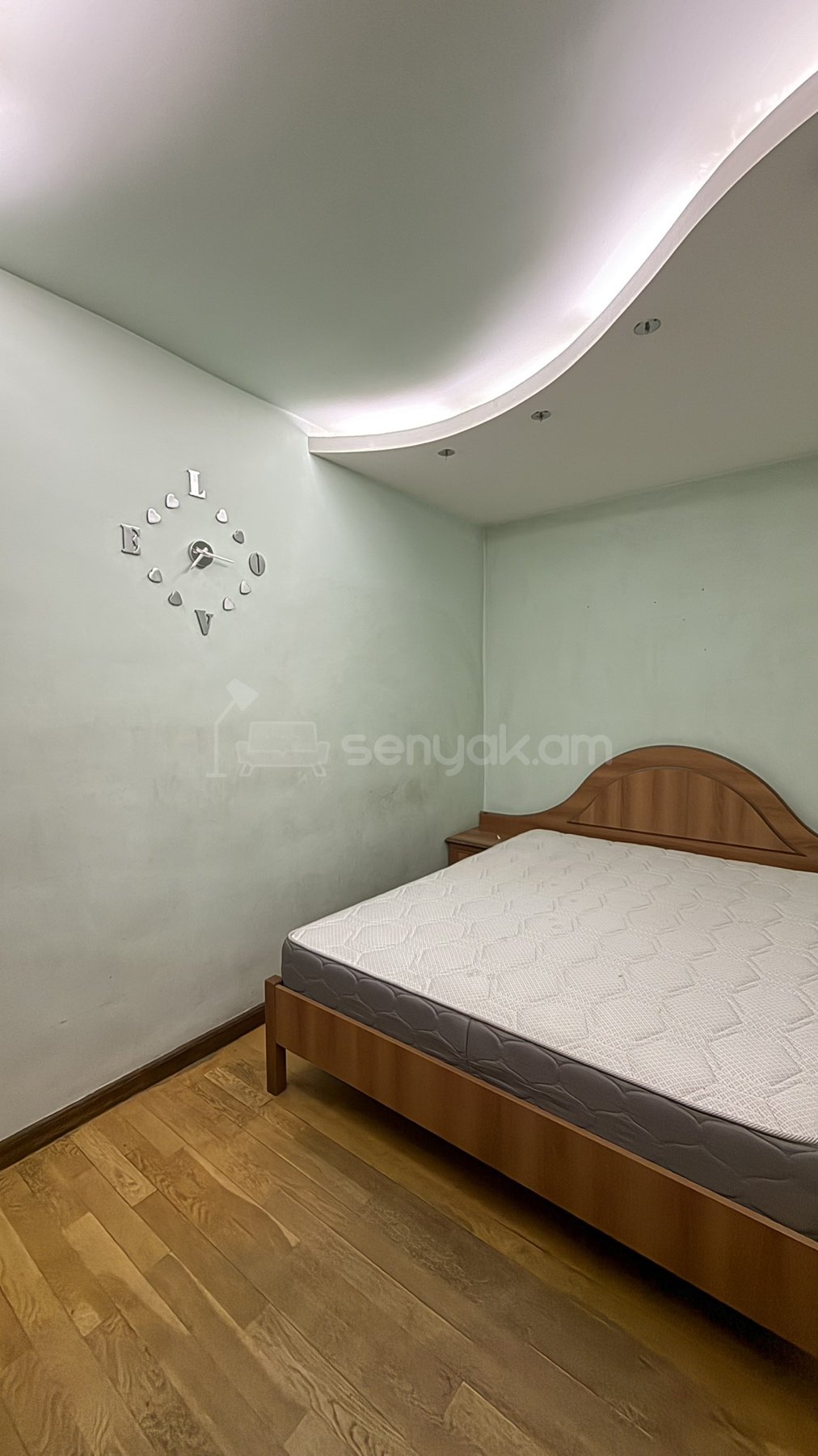 4 Սենյականոց Բնակարան Քարե Շենքում, 85քմ, 2/5 հարկ, Կապիտալ Վերանորոգված