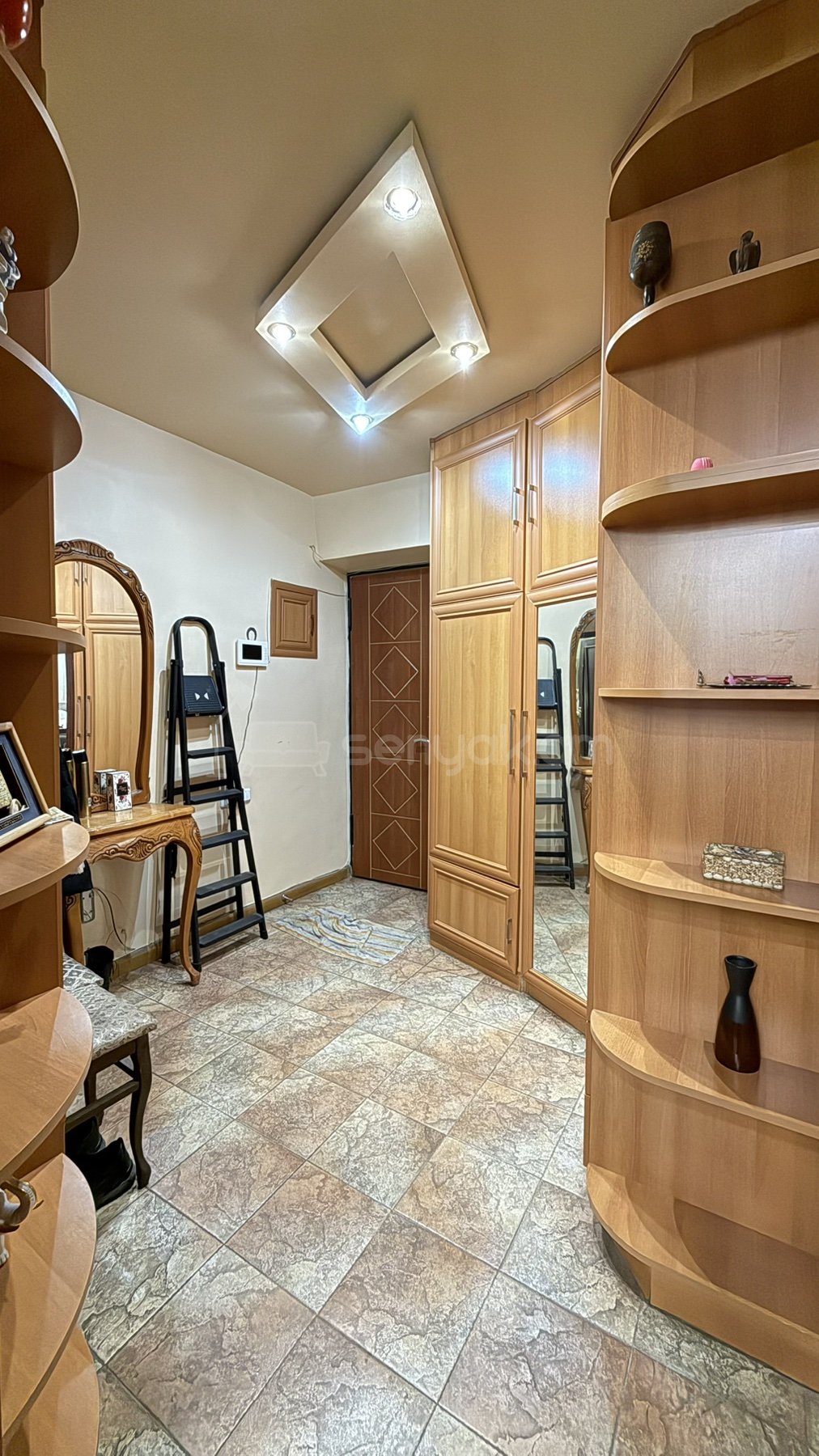 4 Սենյականոց Բնակարան Քարե Շենքում, 85քմ, 2/5 հարկ, Կապիտալ Վերանորոգված