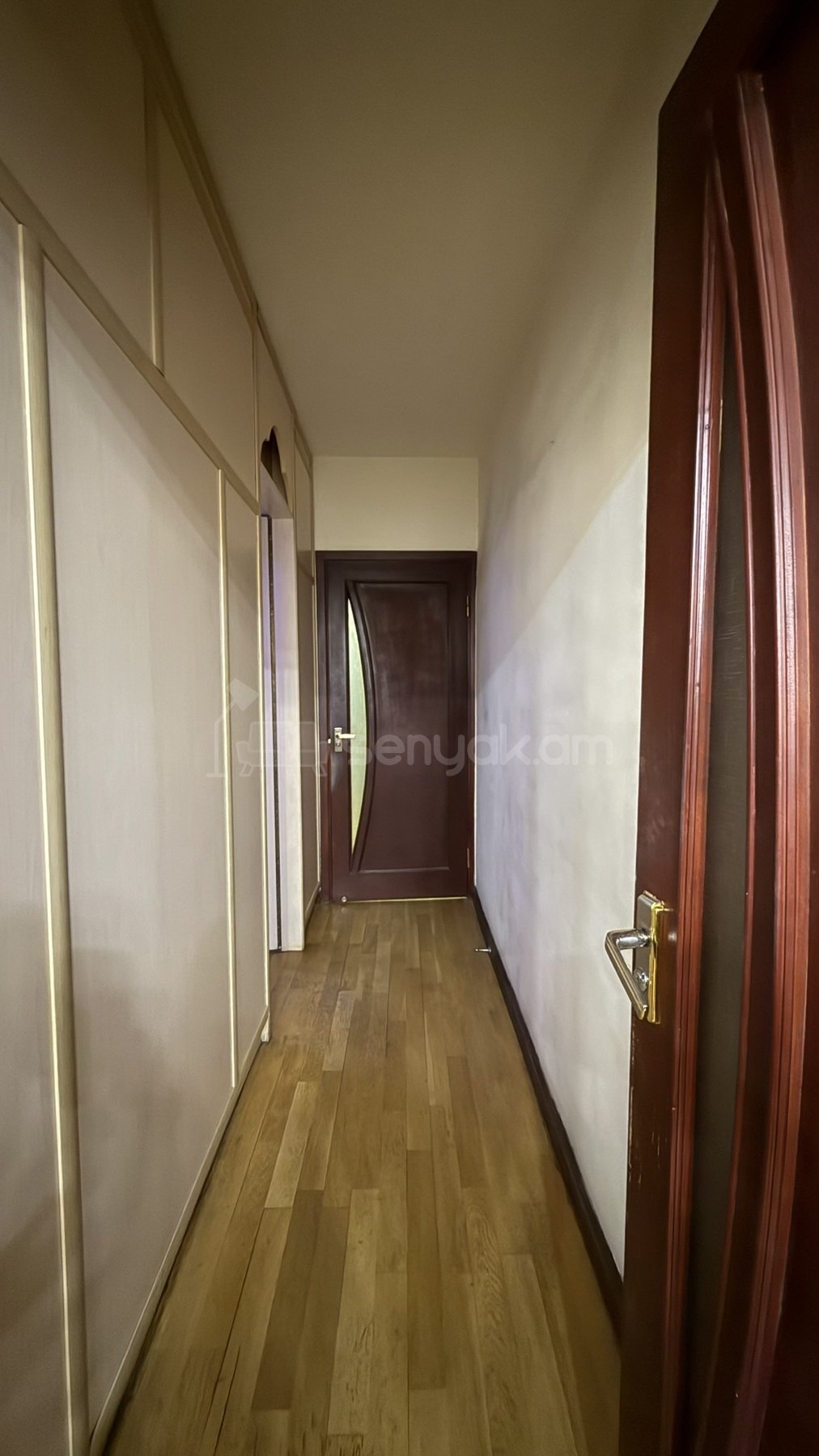 4 Սենյականոց Բնակարան Քարե Շենքում, 85քմ, 2/5 հարկ, Կապիտալ Վերանորոգված