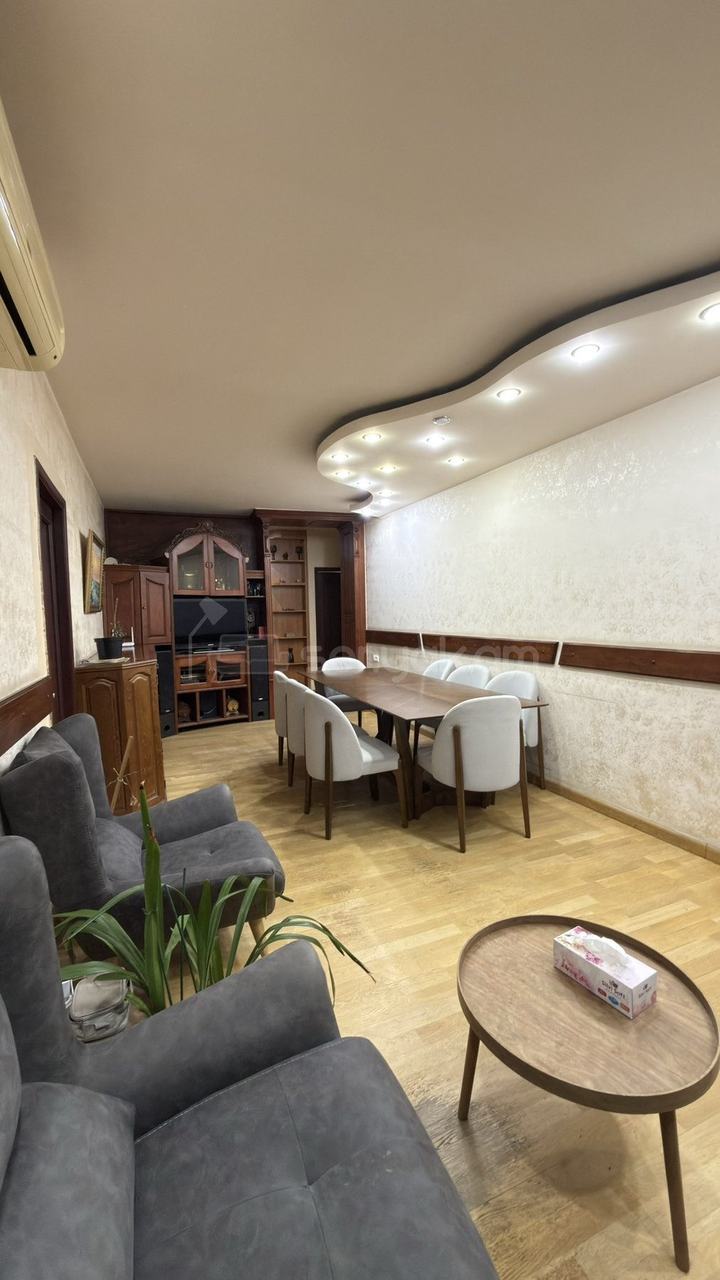 4 Սենյականոց Բնակարան Քարե Շենքում, 85քմ, 2/5 հարկ, Կապիտալ Վերանորոգված