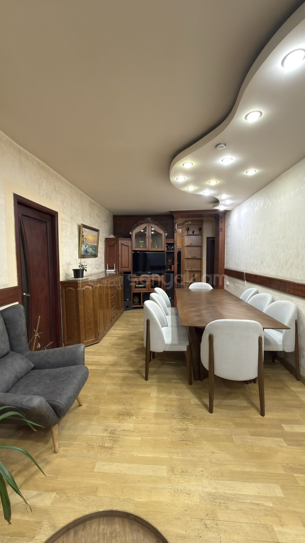 4 Սենյականոց Բնակարան Քարե Շենքում, 85քմ, 2/5 հարկ, Կապիտալ Վերանորոգված