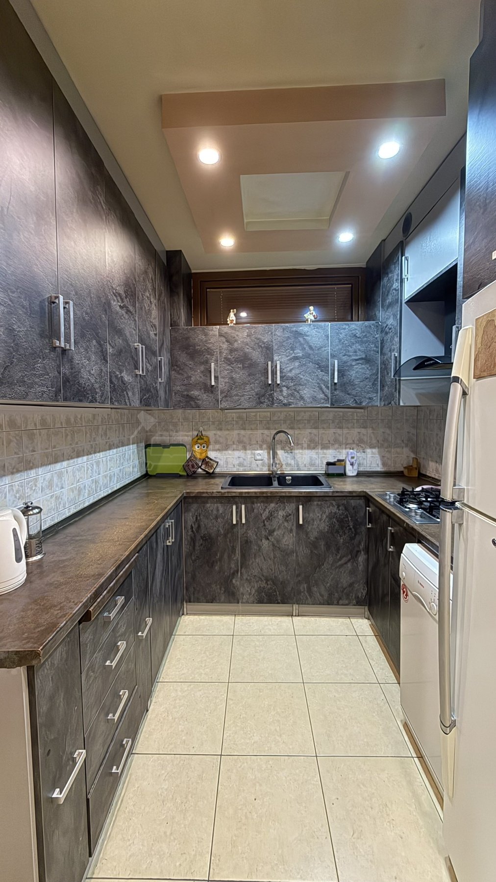 4 Սենյականոց Բնակարան Քարե Շենքում, 85քմ, 2/5 հարկ, Կապիտալ Վերանորոգված