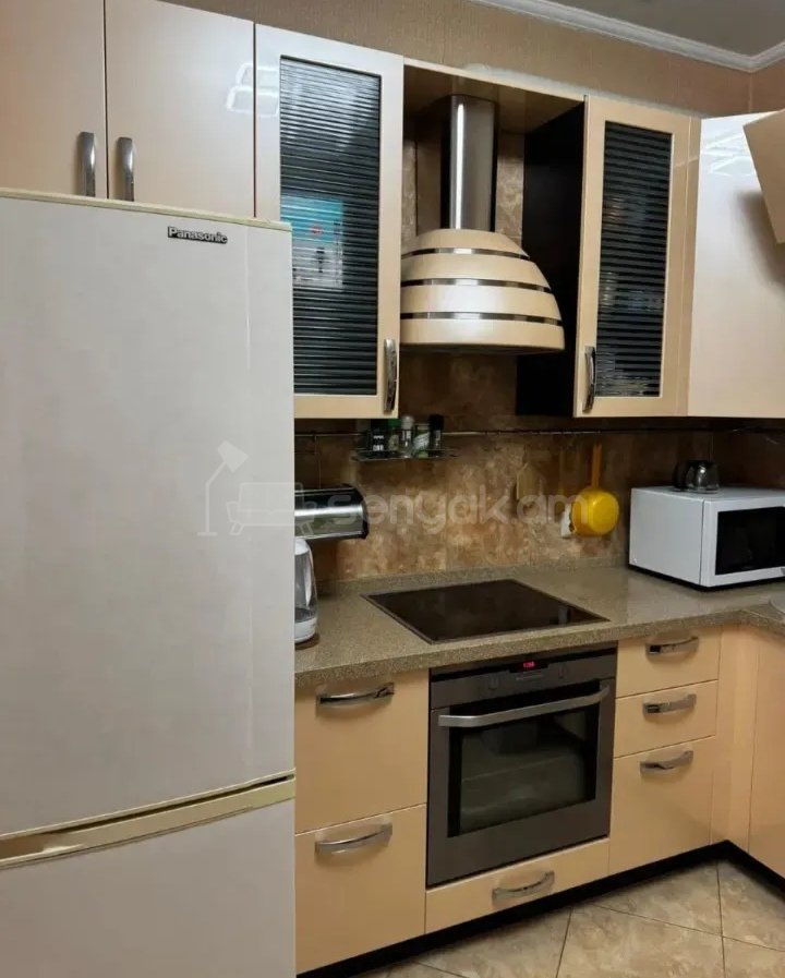 2 Սենյականոց Բնակարան Քարե Շենքում, 60քմ, 3/5 հարկ, Նորմալ Վիճակում, Կահավորված