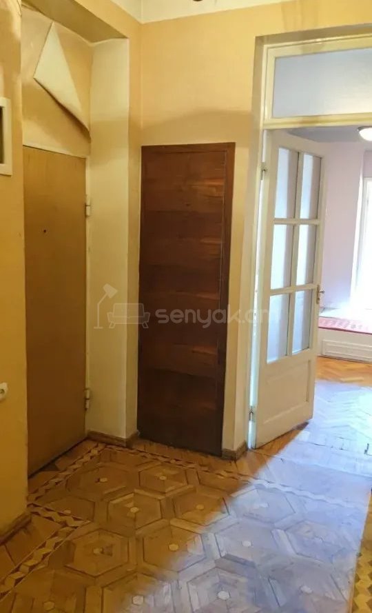 3 Սենյականոց Բնակարան Քարե Շենքում, 76քմ, 2/3 հարկ, Կոսմետիկ Վերանորոգված