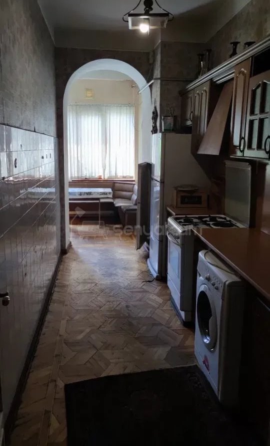 3 Սենյականոց Բնակարան Քարե Շենքում, 76քմ, 2/3 հարկ, Կոսմետիկ Վերանորոգված