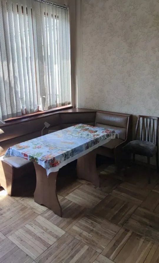 3 Սենյականոց Բնակարան Քարե Շենքում, 76քմ, 2/3 հարկ, Կոսմետիկ Վերանորոգված