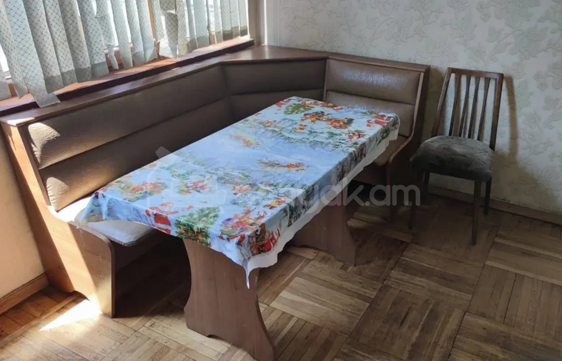 3 Սենյականոց Բնակարան Քարե Շենքում, 76քմ, 2/3 հարկ, Կոսմետիկ Վերանորոգված