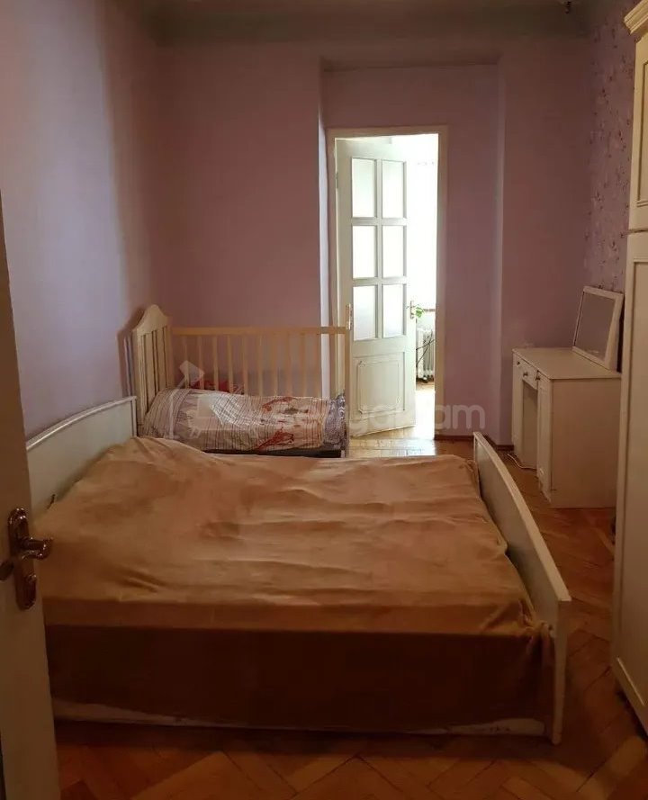 3 Սենյականոց Բնակարան Քարե Շենքում, 76քմ, 2/3 հարկ, Կոսմետիկ Վերանորոգված