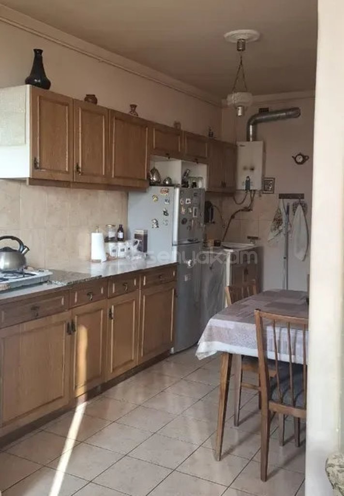 3 Սենյականոց Բնակարան Քարե Շենքում, 92քմ, 3/5 հարկ, Կոսմետիկ Վերանորոգված