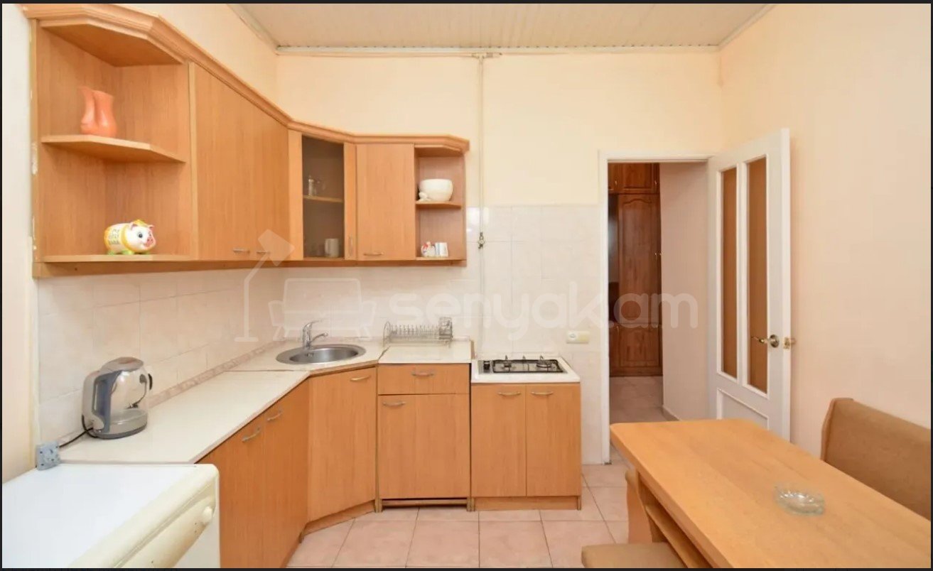 1 Սենյականոց Բնակարան Քարե Շենքում, 40քմ, 2/5 հարկ, Կապիտալ Վերանորոգված, Կահավորված