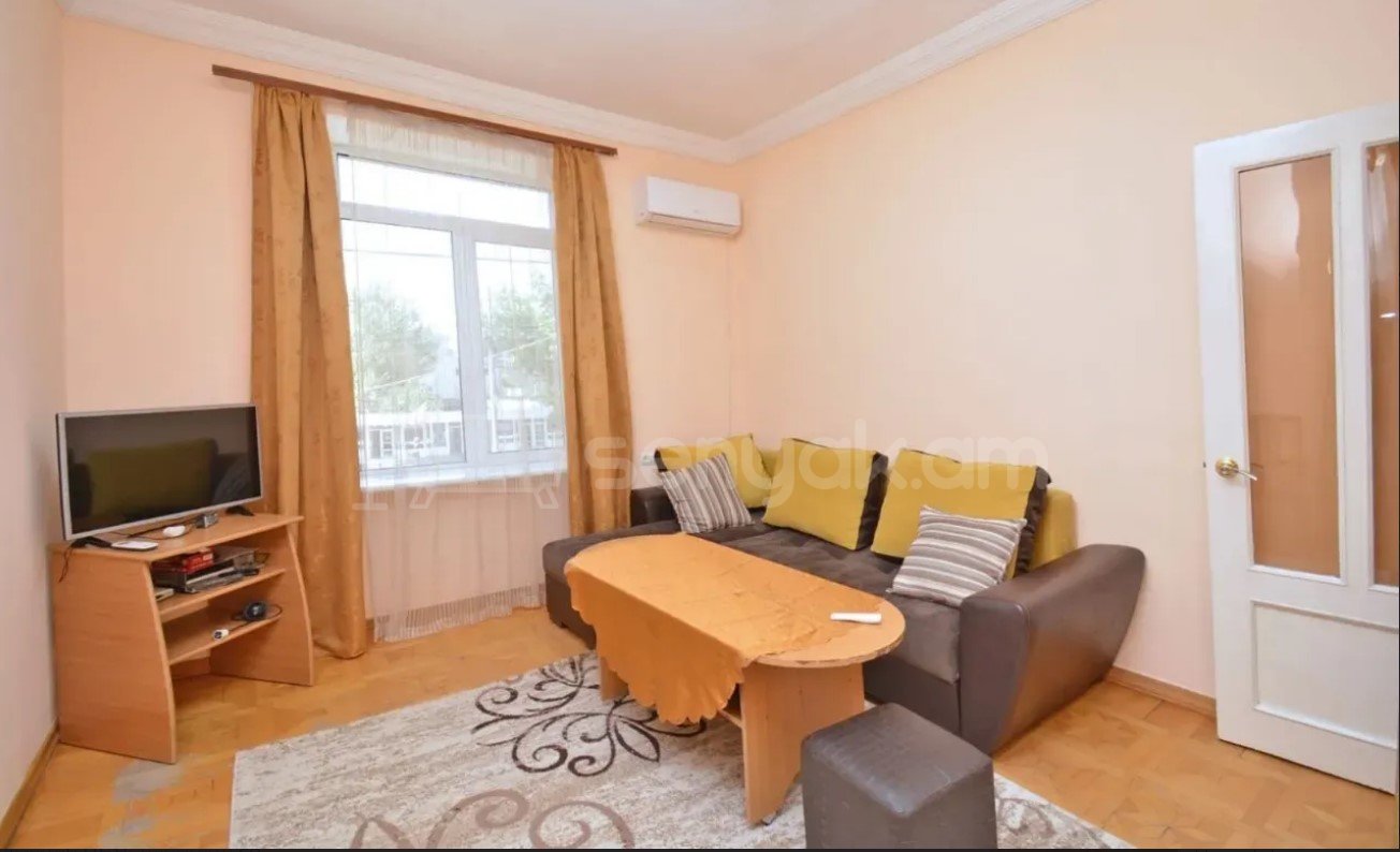 1 Սենյականոց Բնակարան Քարե Շենքում, 40քմ, 2/5 հարկ, Կապիտալ Վերանորոգված, Կահավորված