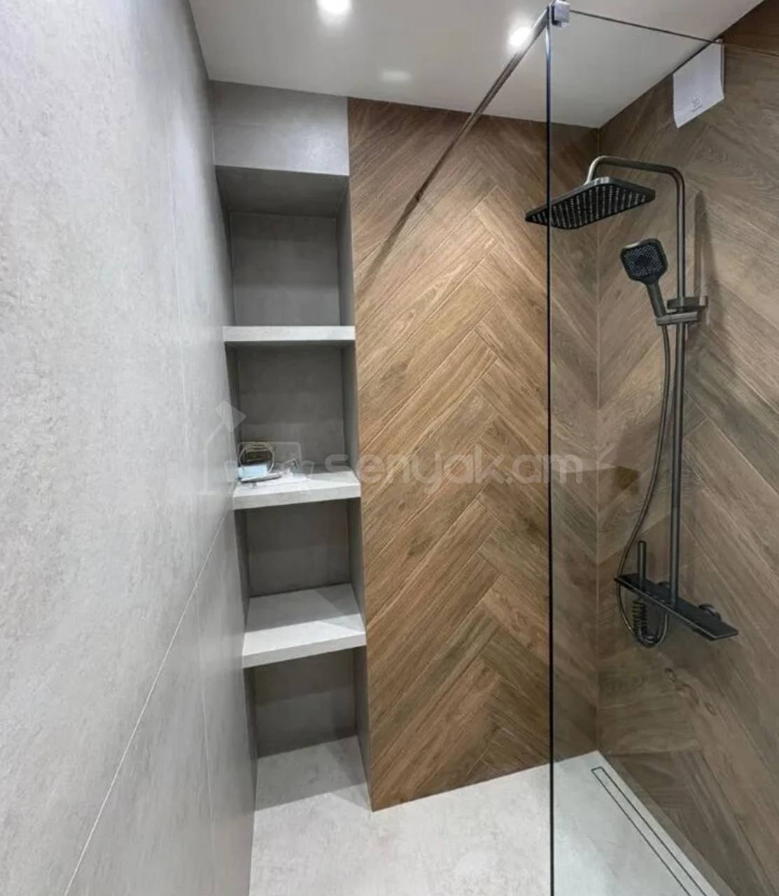 3 Սենյականոց Բնակարան Քարե Շենքում, 107քմ, 2/5 հարկ, Կապիտալ Վերանորոգված