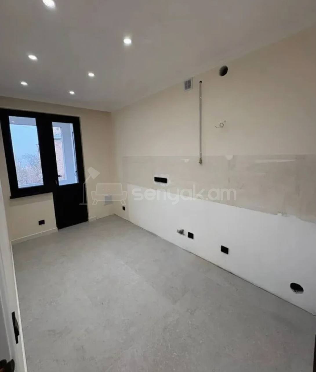 3 Սենյականոց Բնակարան Քարե Շենքում, 107քմ, 2/5 հարկ, Կապիտալ Վերանորոգված