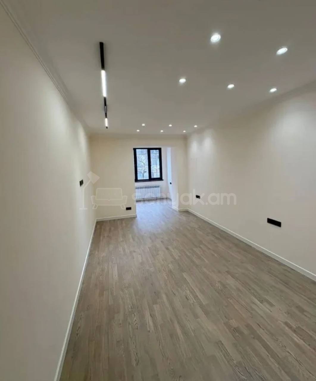 3 Սենյականոց Բնակարան Քարե Շենքում, 107քմ, 2/5 հարկ, Կապիտալ Վերանորոգված