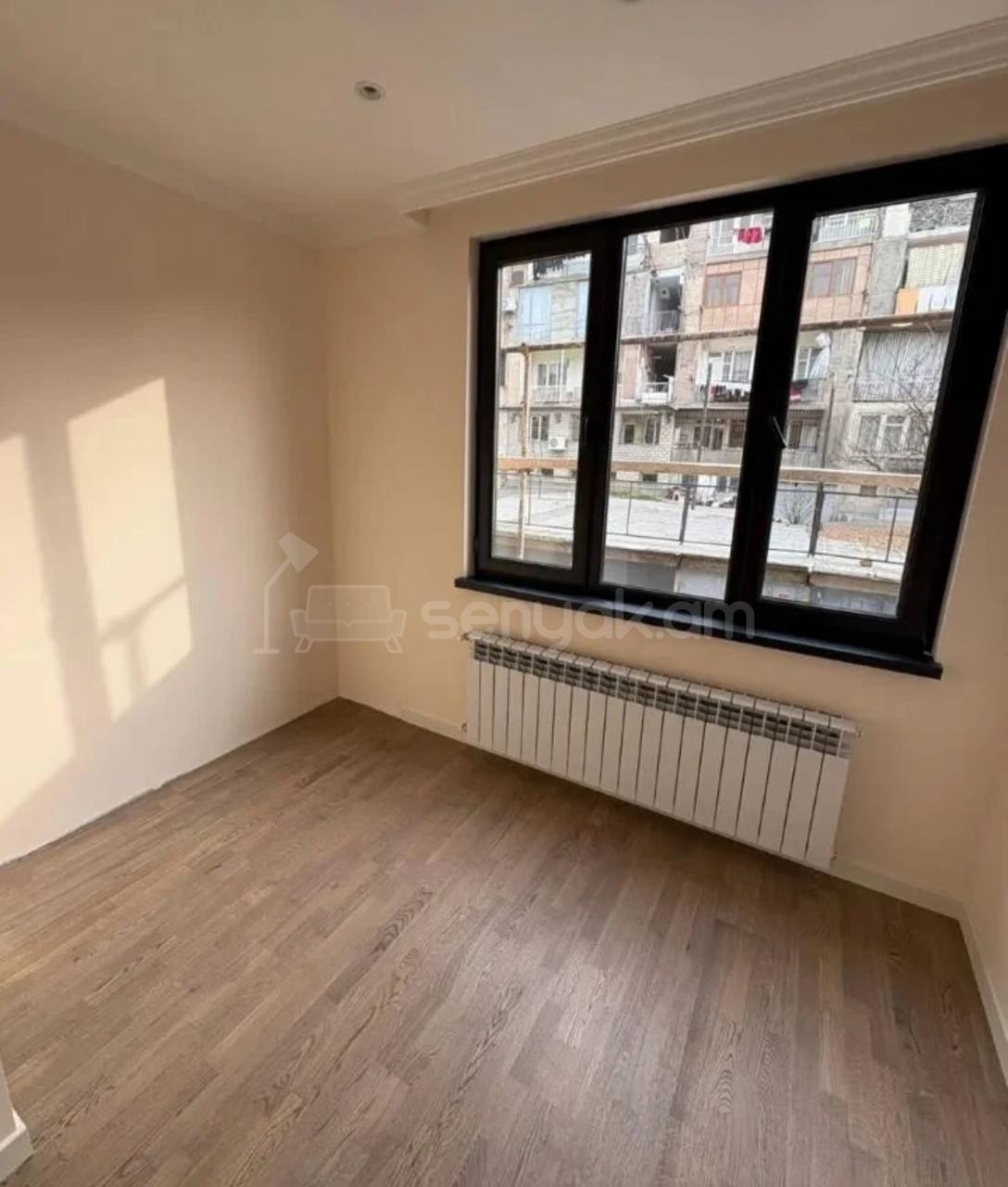 3 Սենյականոց Բնակարան Քարե Շենքում, 107քմ, 2/5 հարկ, Կապիտալ Վերանորոգված