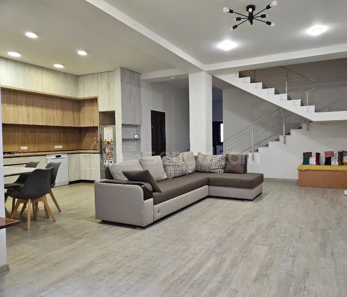 4 Սենյականոց Սեփական Տուն, 200քմ, Կապիտալ Վերանորոգված, Ավտոտնակով