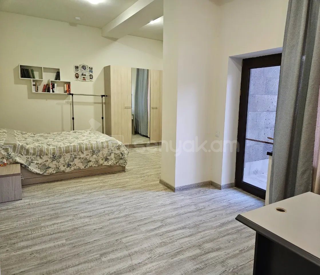 4 Սենյականոց Սեփական Տուն, 200քմ, Կապիտալ Վերանորոգված, Ավտոտնակով