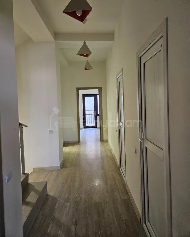 4 Սենյականոց Սեփական Տուն, 200քմ, Կապիտալ Վերանորոգված, Ավտոտնակով