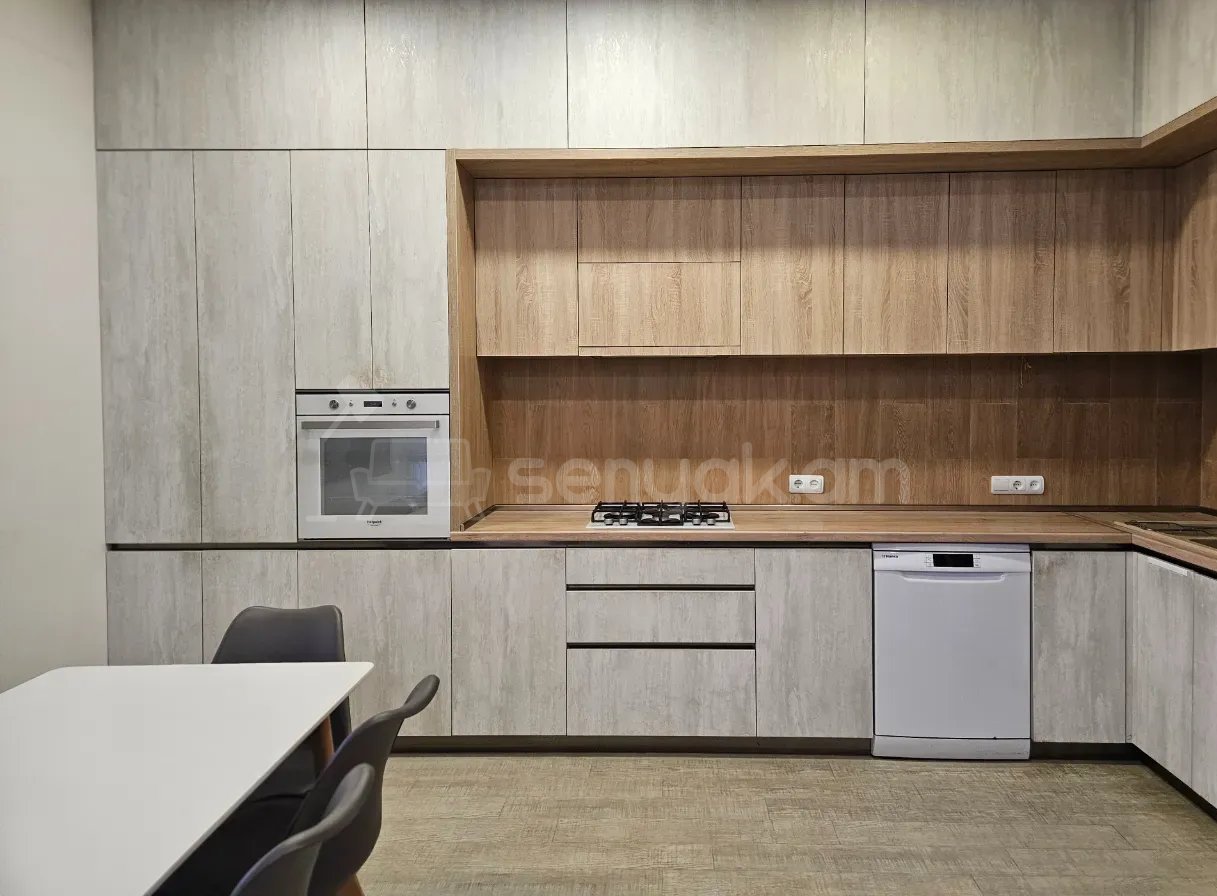 4 Սենյականոց Սեփական Տուն, 200քմ, Կապիտալ Վերանորոգված, Ավտոտնակով