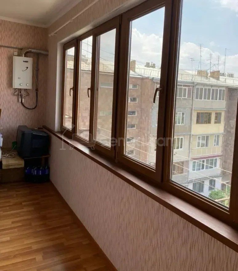 2 Սենյականոց Բնակարան Քարե Շենքում, 48քմ, 4/5 հարկ, Կապիտալ Վերանորոգված