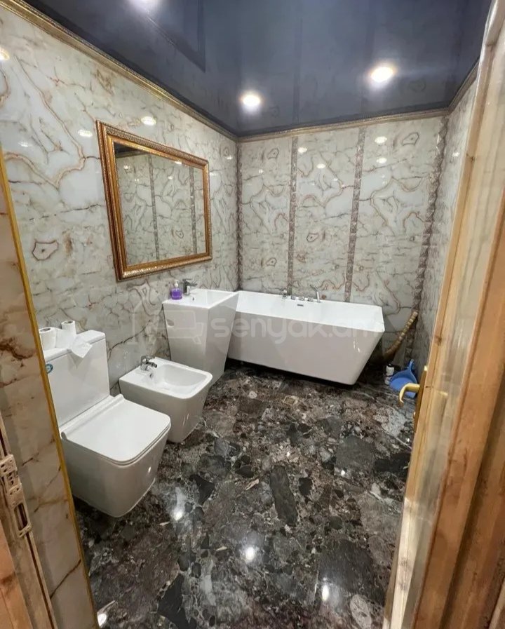 4 Սենյականոց Բնակարան, 150քմ, 2/10 հարկ, Նորմալ Վիճակում, Կահավորված