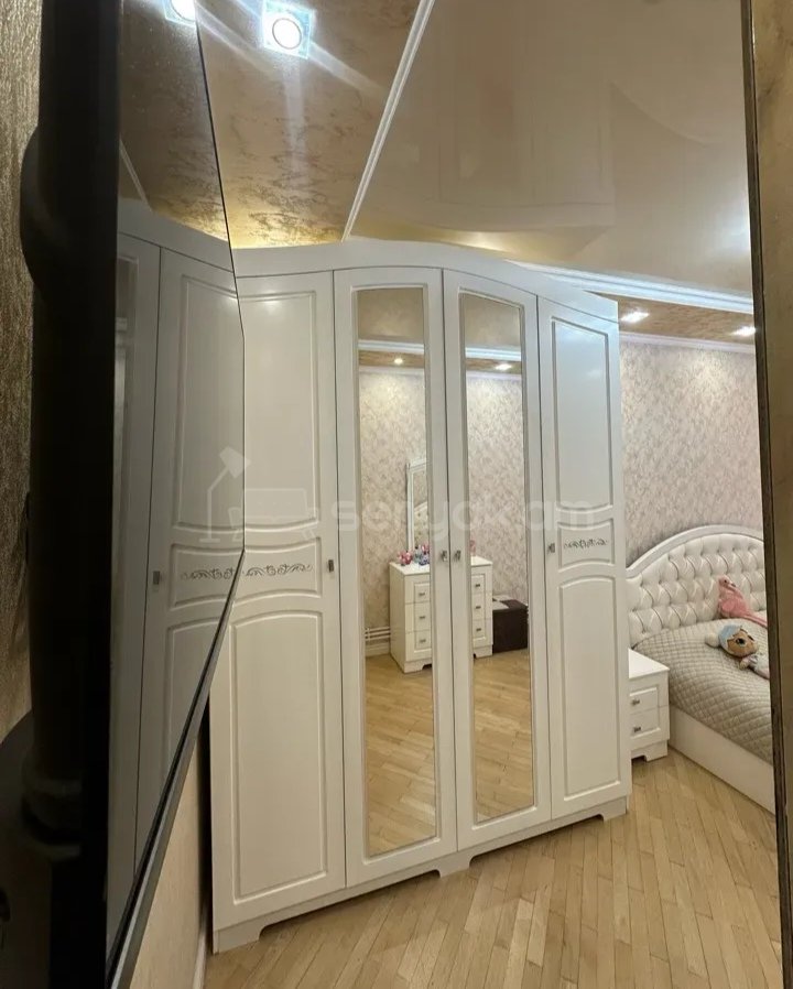 4 Սենյականոց Բնակարան, 150քմ, 2/10 հարկ, Նորմալ Վիճակում, Կահավորված