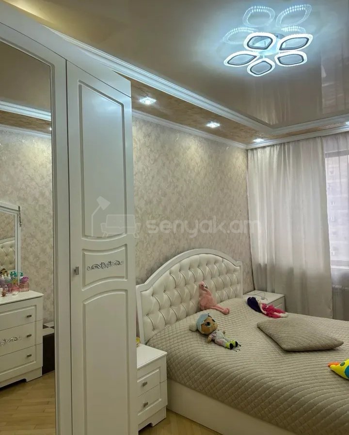 4 Սենյականոց Բնակարան, 150քմ, 2/10 հարկ, Նորմալ Վիճակում, Կահավորված