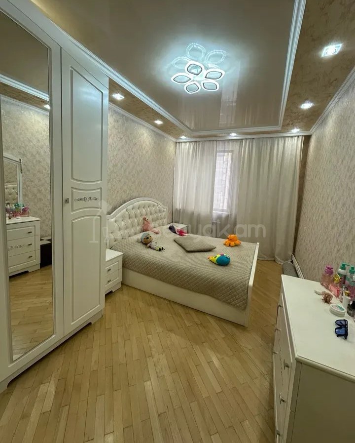 4 Սենյականոց Բնակարան, 150քմ, 2/10 հարկ, Նորմալ Վիճակում, Կահավորված