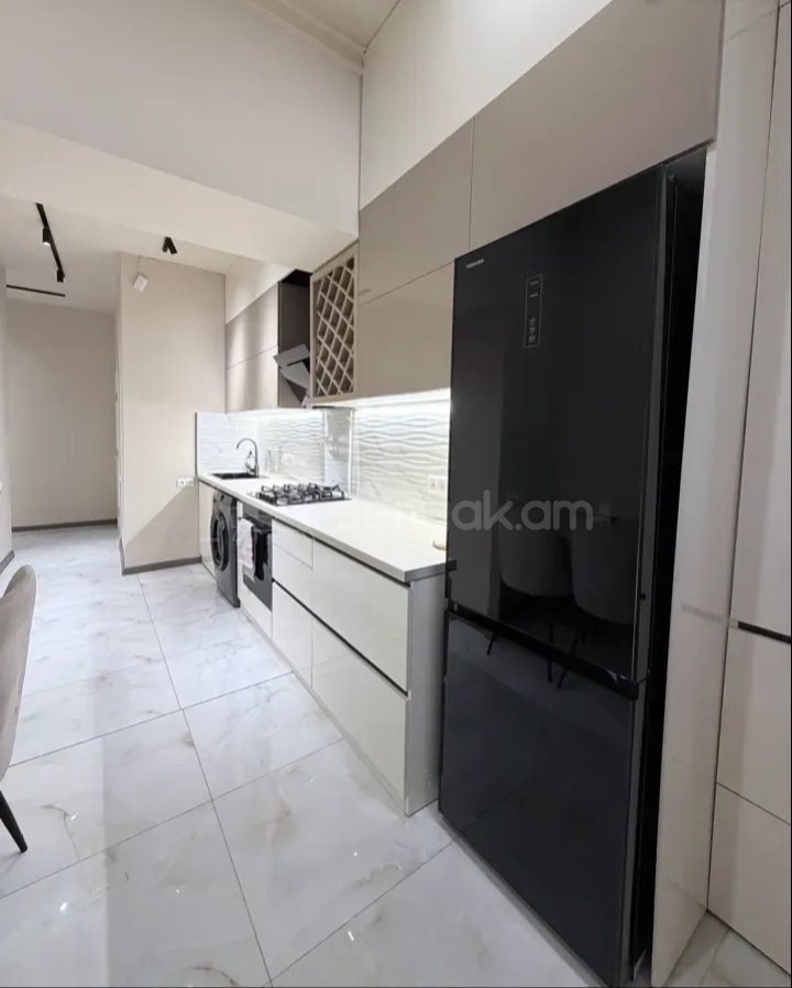 3 Սենյականոց Բնակարան Քարե Շենքում, 70քմ, 1/4 հարկ, Կապիտալ Վերանորոգված, Կահավորված