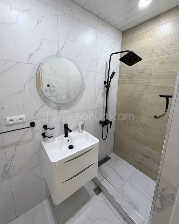 3 Սենյականոց Բնակարան Քարե Շենքում, 70քմ, 1/4 հարկ, Կապիտալ Վերանորոգված, Կահավորված