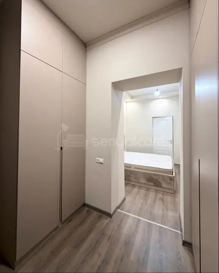 3 Սենյականոց Բնակարան Քարե Շենքում, 70քմ, 1/4 հարկ, Կապիտալ Վերանորոգված, Կահավորված