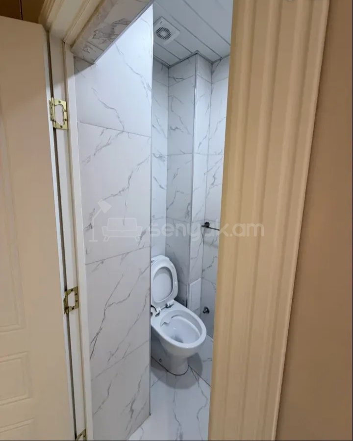 3 Սենյականոց Բնակարան Քարե Շենքում, 70քմ, 1/4 հարկ, Կապիտալ Վերանորոգված, Կահավորված