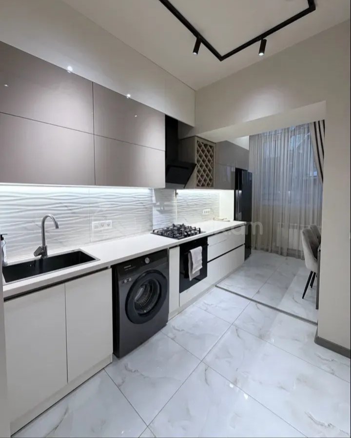 3 Սենյականոց Բնակարան Քարե Շենքում, 70քմ, 1/4 հարկ, Կապիտալ Վերանորոգված, Կահավորված