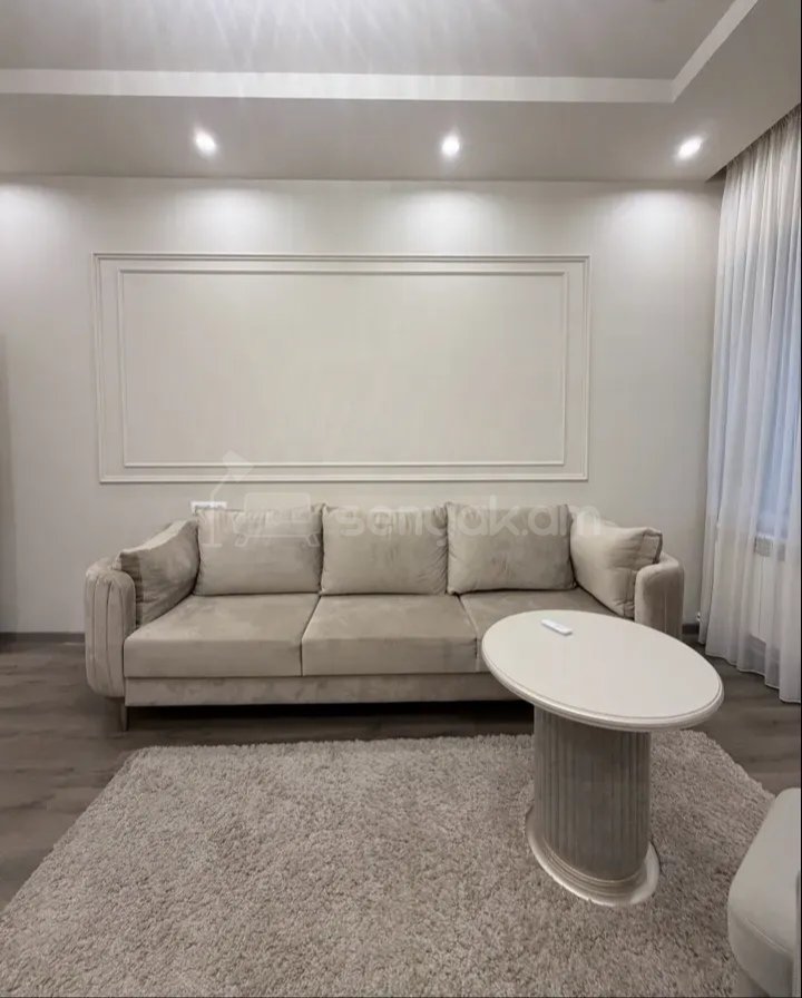 3 Սենյականոց Բնակարան Քարե Շենքում, 70քմ, 1/4 հարկ, Կապիտալ Վերանորոգված, Կահավորված