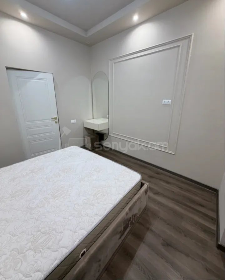 3 Սենյականոց Բնակարան Քարե Շենքում, 70քմ, 1/4 հարկ, Կապիտալ Վերանորոգված, Կահավորված