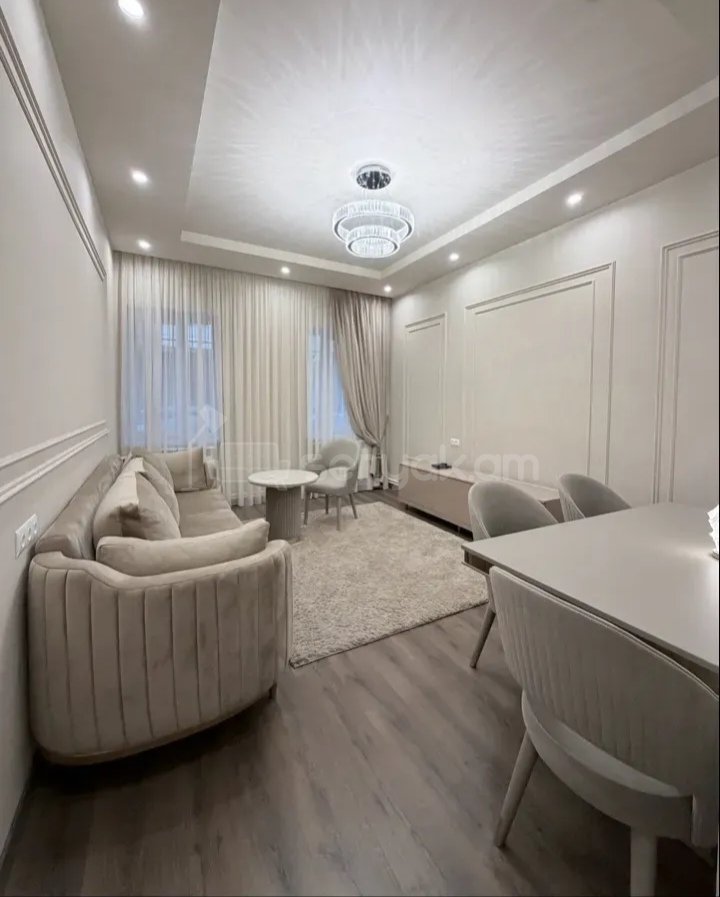 3 Սենյականոց Բնակարան Քարե Շենքում, 70քմ, 1/4 հարկ, Կապիտալ Վերանորոգված, Կահավորված