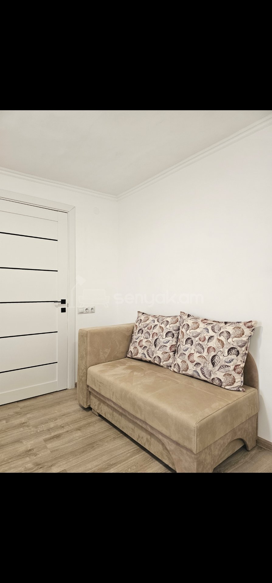 1 Սենյականոց Բնակարան Քարե Շենքում, 28քմ, 1/2 հարկ, Դիզայներական Վերանորոգված, Կահավորված, Արևկող