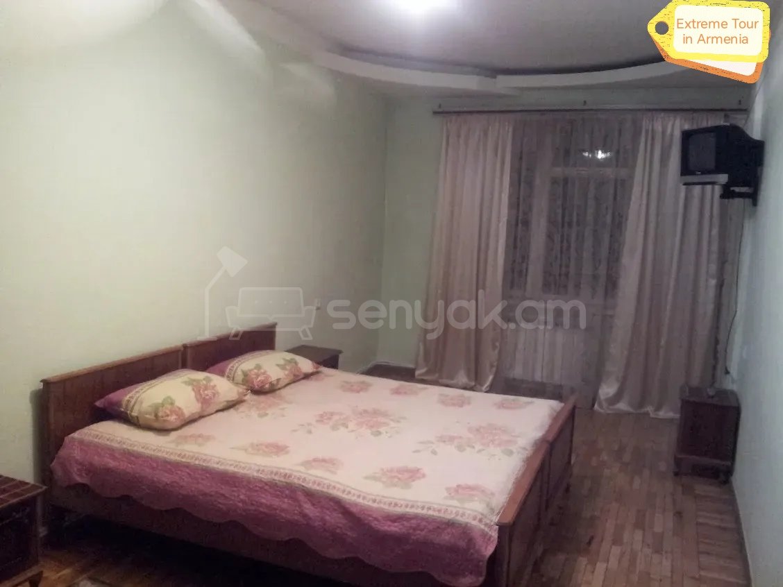 2 Սենյականոց Բնակարան Քարե Շենքում, 72քմ, 5/6 հարկ, Նորմալ Վիճակում, Կահավորված, Արևկող